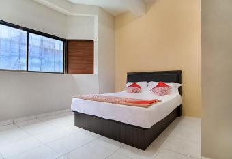 OYO 3212 Coffee Jodoh Homestay allows 18 year olds to book a room