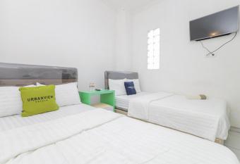 Urbanview Srikandi Family Residence allows 18 year olds to book a room