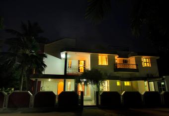 Royal Home Stay Gomathipuram allows 18 year olds to book a room