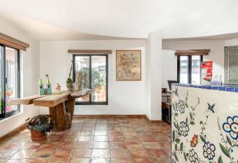 Hotel Arana allows 18 year olds to book a room