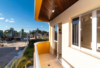 Acapulco - Apartamentos em Bombinhas has Balcony rooms