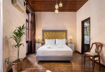 Old Town Suites allows 18 year olds to book a room