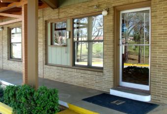 Woodlawn Hills Motel has Smoking rooms