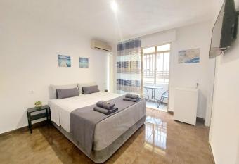 Gloria Host House has Balcony rooms