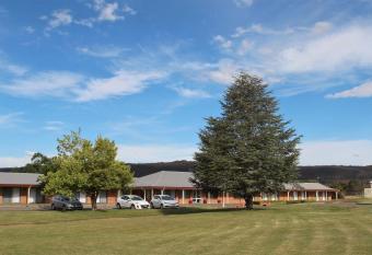 Bushman s Motor Inn allows 18 year olds to book a room