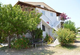 Theodore Apartments has Balcony rooms