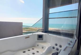 Imperio Homestay Private Bathtub-FreeParking & Wifi has rooms with a private hot tub