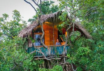 Elephant Lake Villa allows 18 year olds to book a room