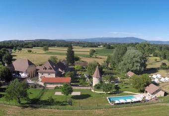Domaine de Suzel allows 18 year olds to book a room
