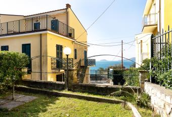 Apartments Tellaro has Balcony rooms