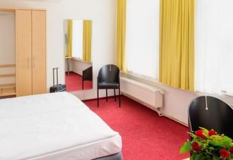 CVJM D  sseldorf Hotel & Tagung allows 18 year olds to book a room