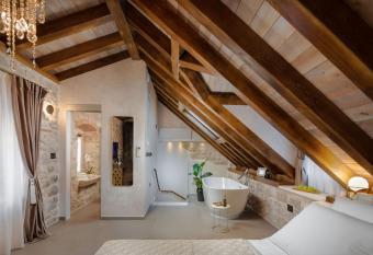 Luxury Rooms MA de Dominis allows 18 year olds to book a room