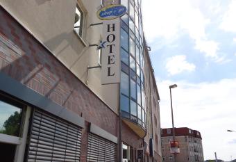 Sleep & Go Hotel Magdeburg allows 18 year olds to book a room