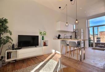 Tokyo s Place has Balcony rooms