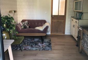 Appart Jungle allows 18 year olds to book a room