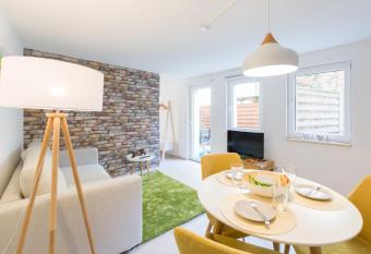 Ferienwohnung Altstadt mit Terrasse WLAN has Balcony rooms