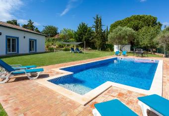 Luxury Villa With Pool in Vineyard Near the Beach allows 18 year olds to book a room