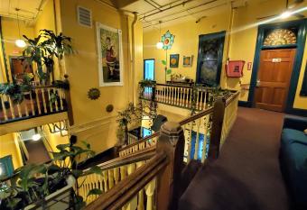 Gaslamp Hostel allows 18 year olds to book a room