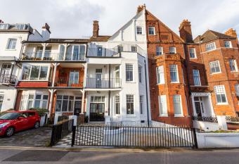 The Regency Apartments has Balcony rooms