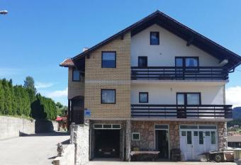 Romansa has Balcony rooms