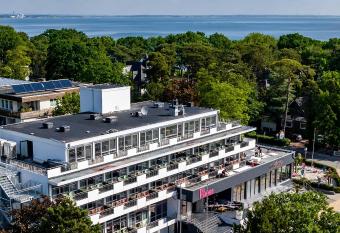 The Flamingo has Balcony rooms