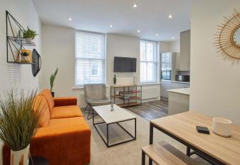 Host & Stay - Apartment One, Hudsons Yard House allows 18 year olds to book a room