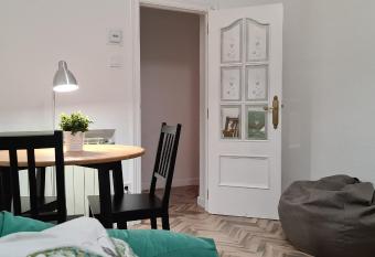 Apartamento NANA - Wifi y Netflix allows 18 year olds to book a room