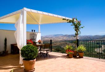 Penthouse Alora has Balcony rooms