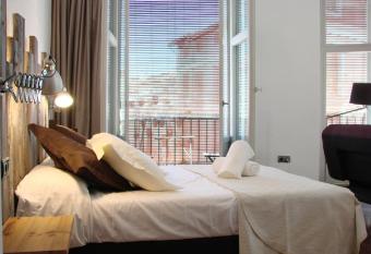 Las Coles Apartasuites has Balcony rooms