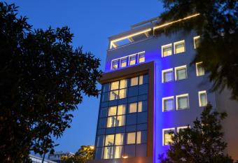 The Convo Syngrou Apartments has rooms with a private hot tub