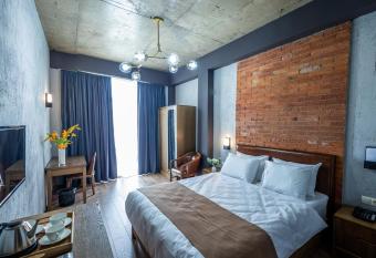 TM Apart Hotel allows 18 year olds to book a room