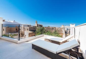 Es Campanar has Balcony rooms