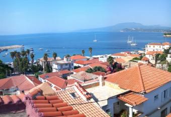 Mahis Apartment 1 has Balcony rooms