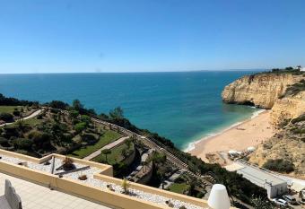 One bedroom appartement at Carvoeiro 100 m away from the beach with sea view balcony and wifi has Balcony rooms