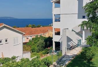 Apartmani   deri   has Balcony rooms