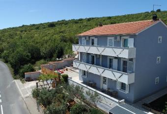 L&R Apartmani has Balcony rooms