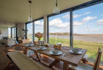 The Lookout has Balcony rooms