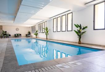 H  tel Le Bastia allows 18 year olds to book a room