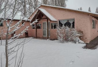 Descanso cordillerano llano blanco allows 18 year olds to book a room