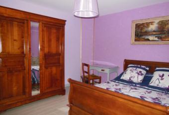 LES BRUYERES allows 18 year olds to book a room