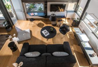 T Loft Bright Loft Apartment has Balcony rooms