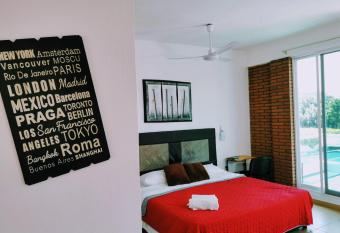 La Terraza has Balcony rooms