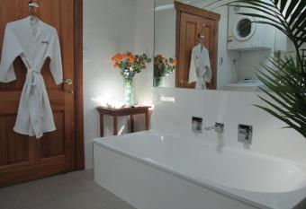 Tarawhata Thermal Apartment allows 18 year olds to book a room