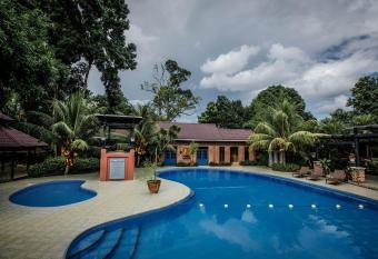 Malagos Garden Resort has Balcony rooms