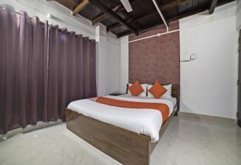 OYO Highland Manor allows 18 year olds to book a room