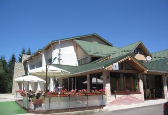 Vila Roxy Poiana Brasov allows 18 year olds to book a room