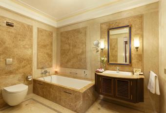 Taj Fateh Prakash Palace Udaipur has rooms with a private hot tub