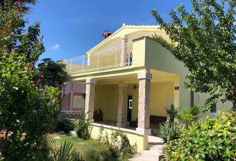 Five bedroom house near sandy beach Villa Major has Balcony rooms