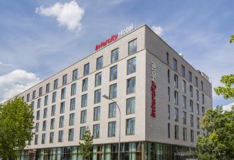 IntercityHotel Saarbr  cken allows 18 year olds to book a room