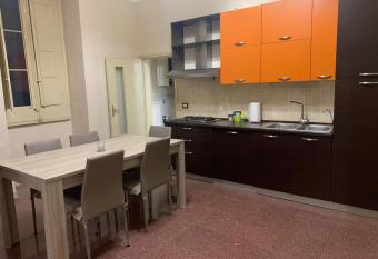 Casa Vacanze Sotto L Arco has Balcony rooms